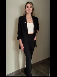 Marion Quessette - Photo pied tenue chic, costume