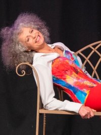 MS sur le banc allongée