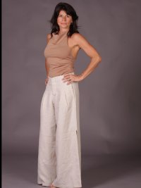 Pantalon beige debout