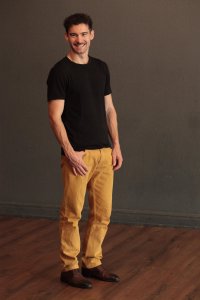 Kevin Lissajoux plein-pied moustache sourire