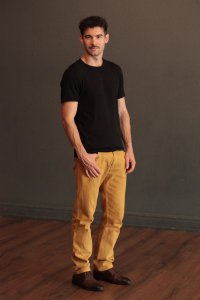 Kevin Lissajoux plein-pied moustache trois-quart