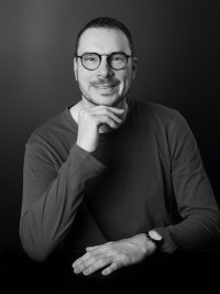 portrait pose nb