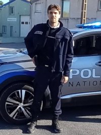 Cyril BAROU - Policier plein pied