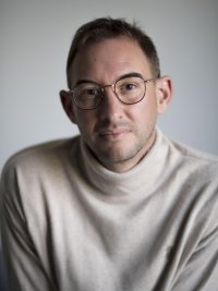 Col roulé beige lunettes