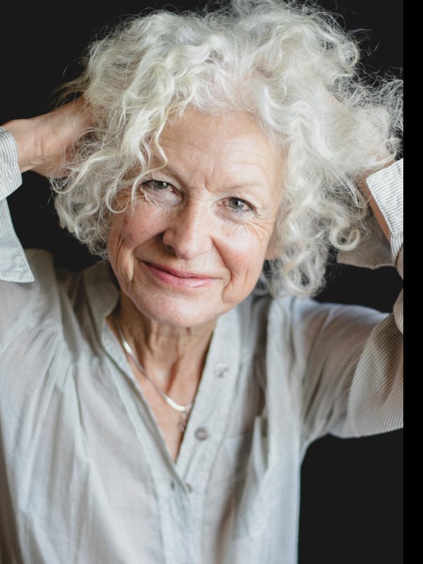 Evelyne Delmer