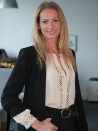 Agnes Debains biz