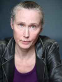 Stéphanie Boré - POrtrait cuir & violet