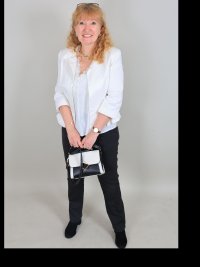 De pied tenue blanche et noire