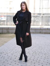 Alexandra Scott en pied 