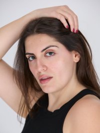 Pose_ilona Bouazis