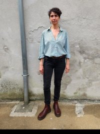 Magali Domec de pied