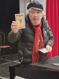 Pépé fait son intéressant
