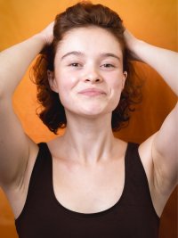 Cordeau Pauline Portrait fond orange 0659612232