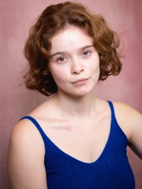 Cordeau Pauline Portrait 0659612232 fond rose