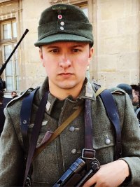 1944