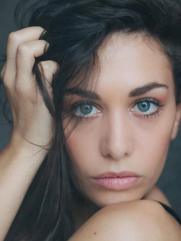 ZOE MOUTET