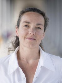 christel cloteaux_neutre_cheveux attachés