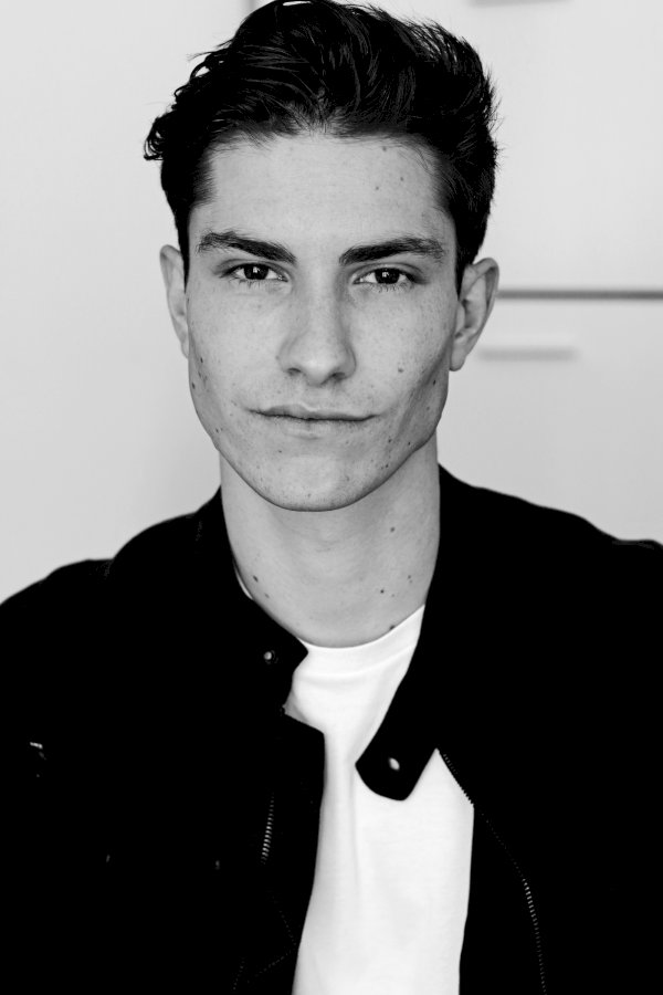 Tom PERRET