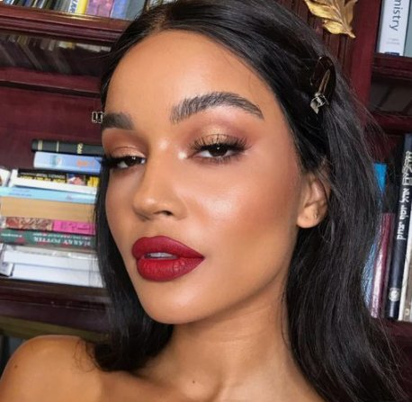 Modèle make up pour un tournage beauty studio