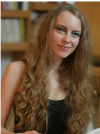 Estelle Laruelle portrait face