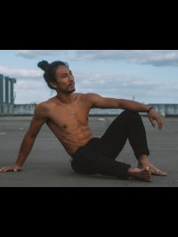 Pose