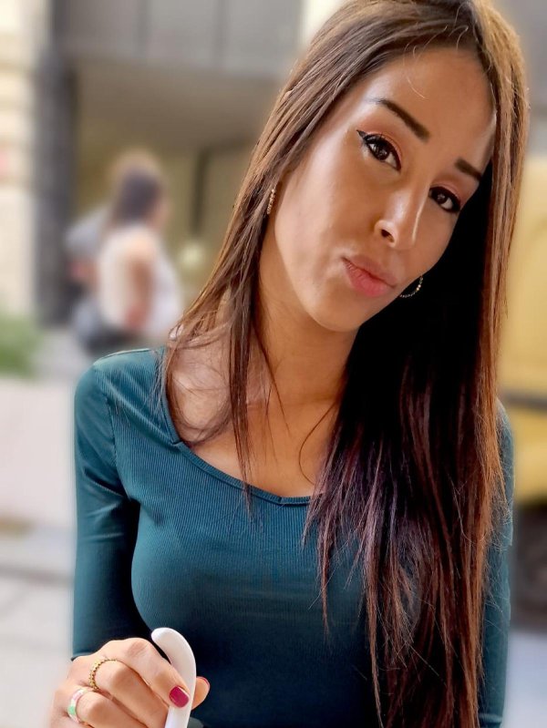 Laura  Ignjatovic 