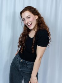 Laura Bouchez Pose