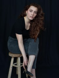 Laura Bouchez Pose 