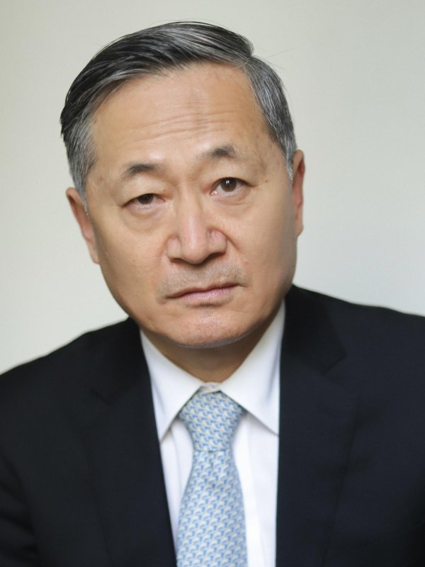 Yves  YAN