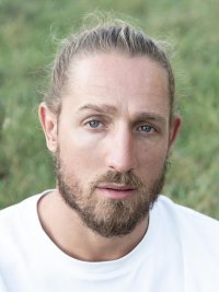 CHEVEUX ATTECHES + BARBE 23