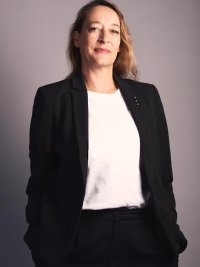 Femme forte couleurs 2024