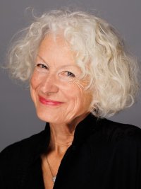 Evelyne Delmer