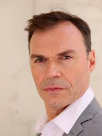 sévère glabre